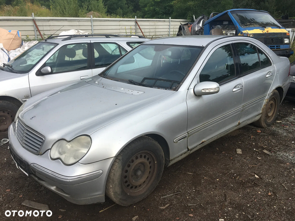 Mercedes-Benz Klasa C W203 2.2 CDI