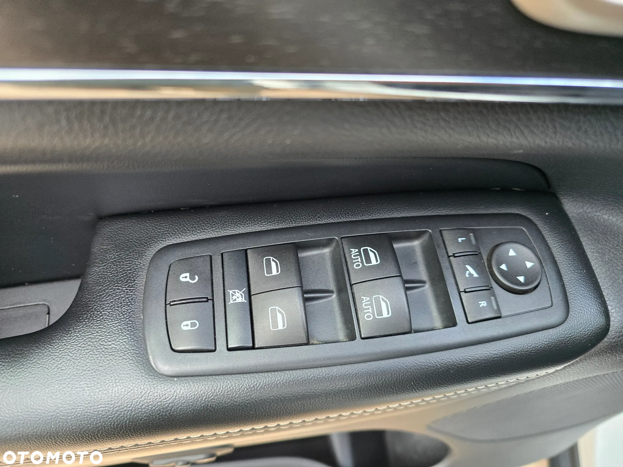 Jeep Grand Cherokee - 24
