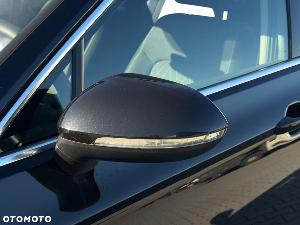 Volkswagen Passat - 12