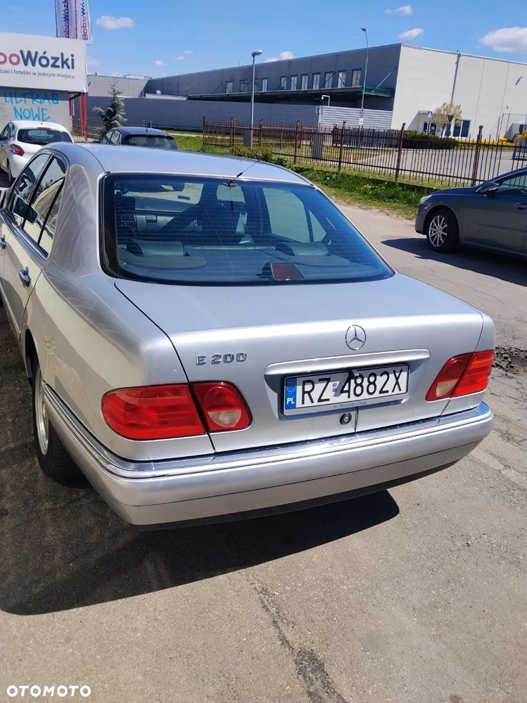 Mercedes-Benz Klasa E - 31