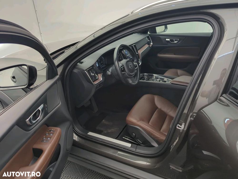 Volvo V60 B4 MHEV AT8 FWD Momentum Pro - 5