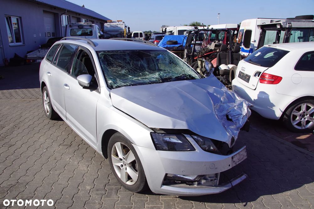 Auto na części - Skoda Octavia III Lift 1.6 TDI 115 KM DGTE TKV LA7W 2019R Silnik Skrzynia Drzwi Błotnik Zderzak Klapa Lampa Lusterko Klamka Szyba Deska Kokpit Sterownik Moduł Czujnik Licznik Panel Kierownica - 10