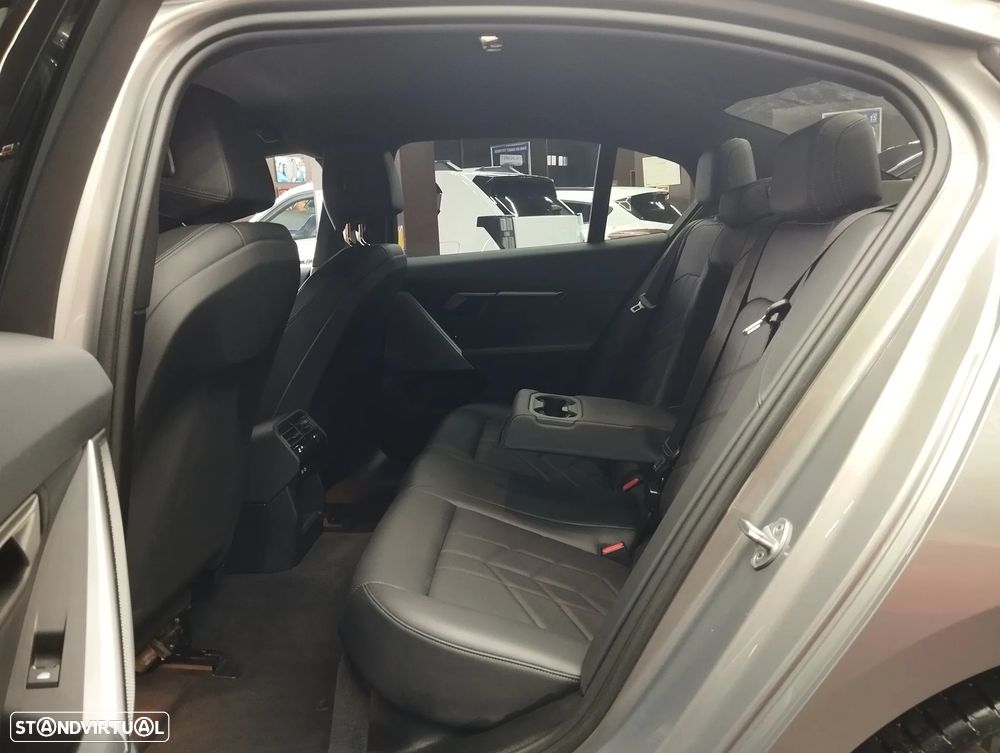 BMW 520 d Pack Desportivo M - 14