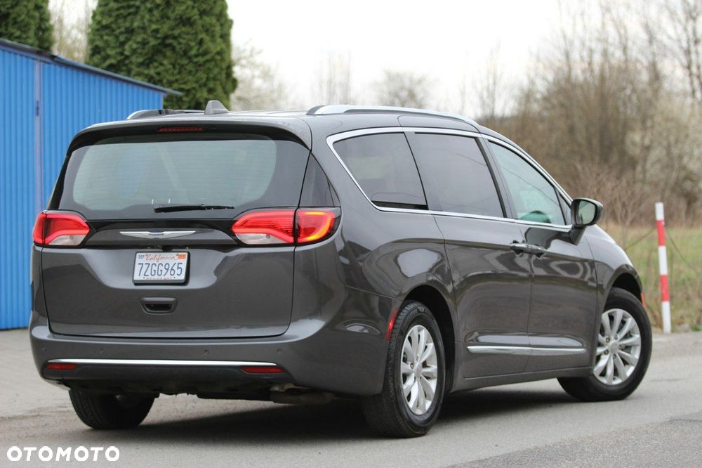 Chrysler Pacifica - 7