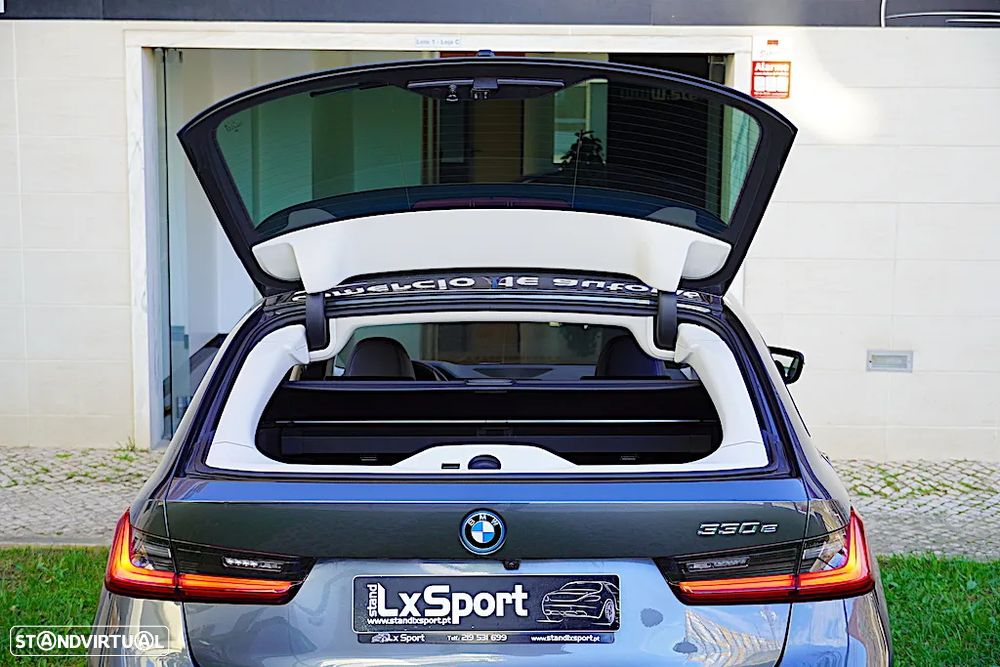 BMW 330 e Touring Auto - 15