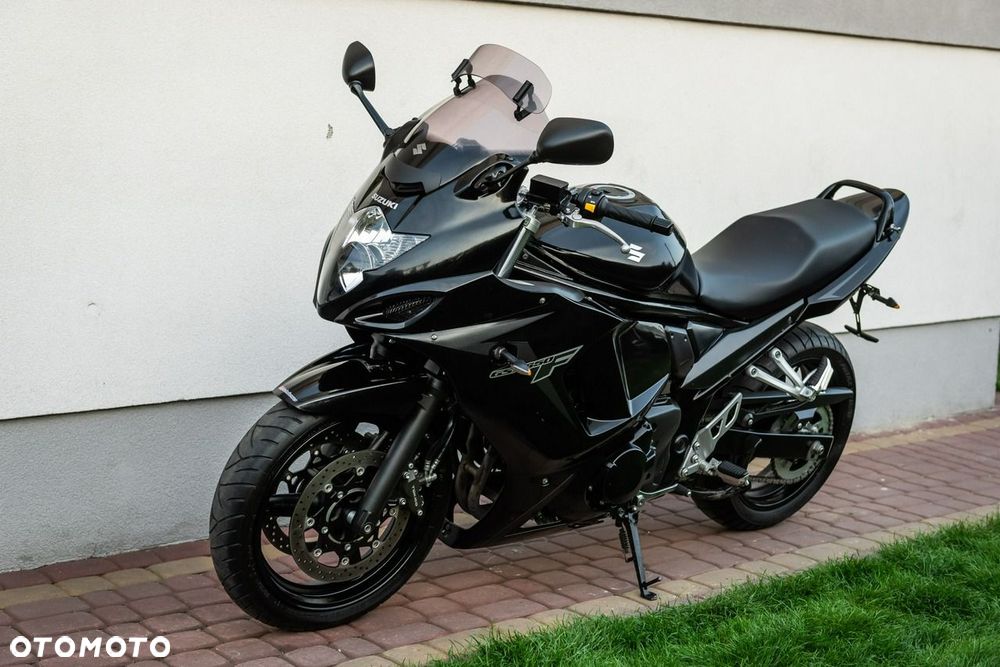 Suzuki GSX - 6