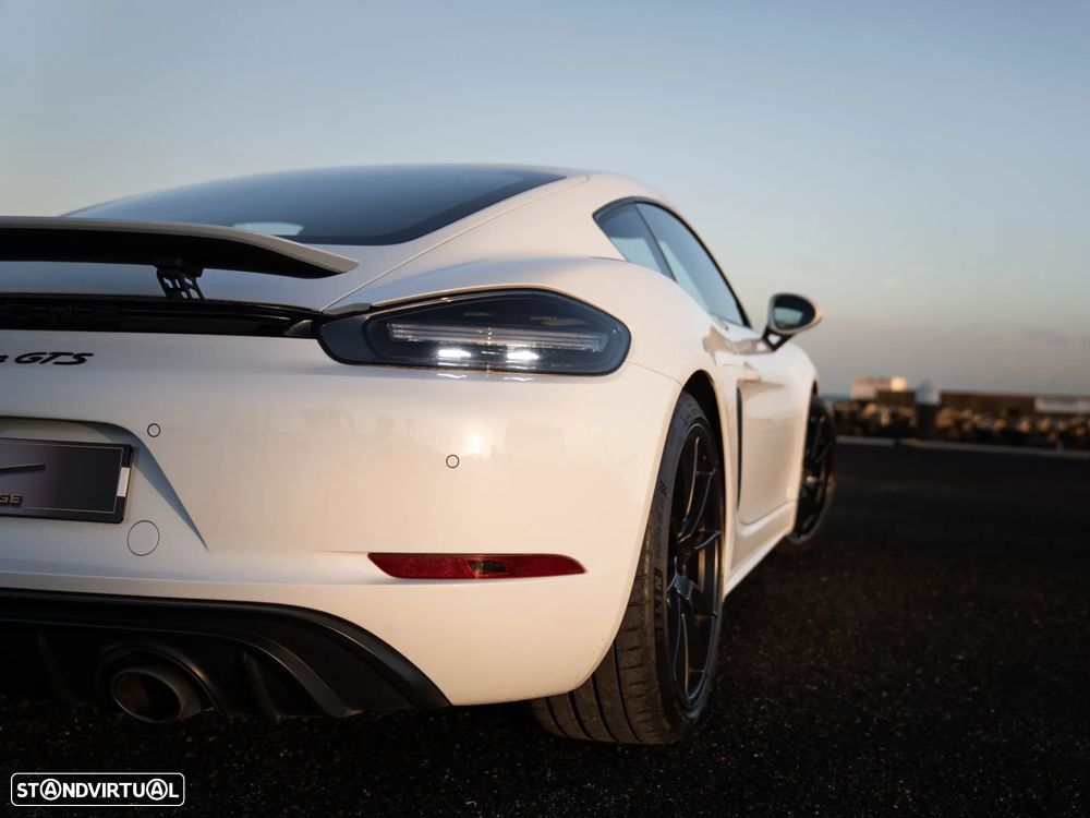 Porsche 718 Cayman GTS 4.0 - 12