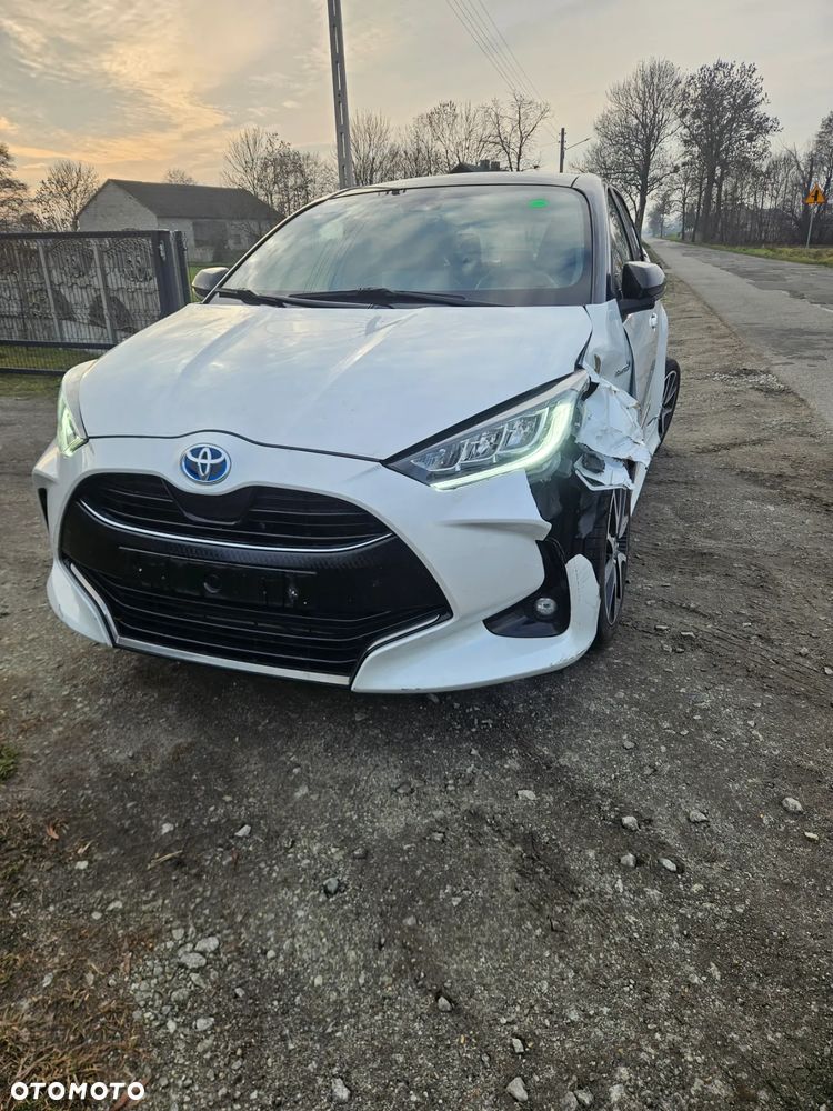 Toyota Yaris Hybrid 100 Selection - 4