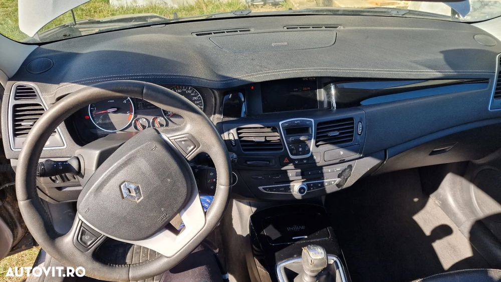 Renault Laguna dCi 150 FAP Start-Stop Paris Business - 15