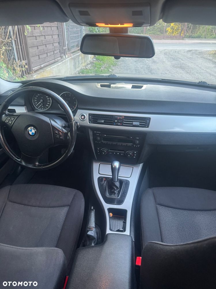 BMW Seria 3 320i - 9