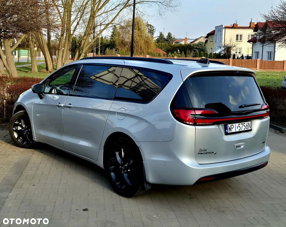 Chrysler Pacifica - 5