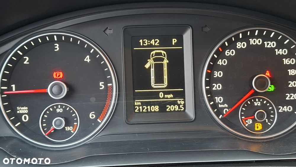 Volkswagen Caravelle - 37