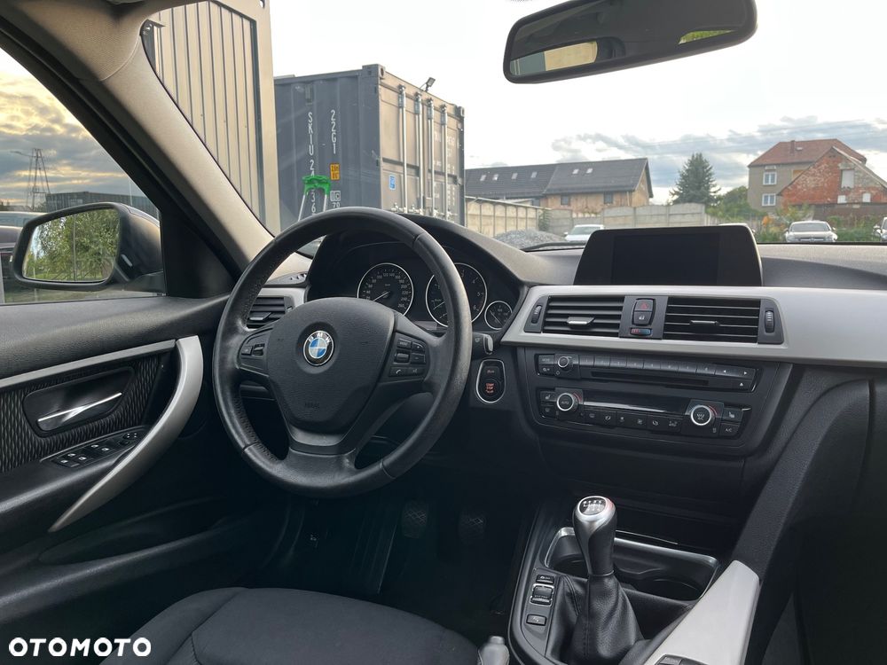 BMW Seria 3 318d - 9