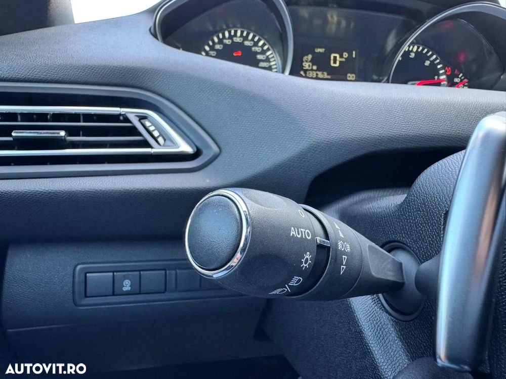 Peugeot 308 SW 1.5L BlueHDI EAT8 GT - 37