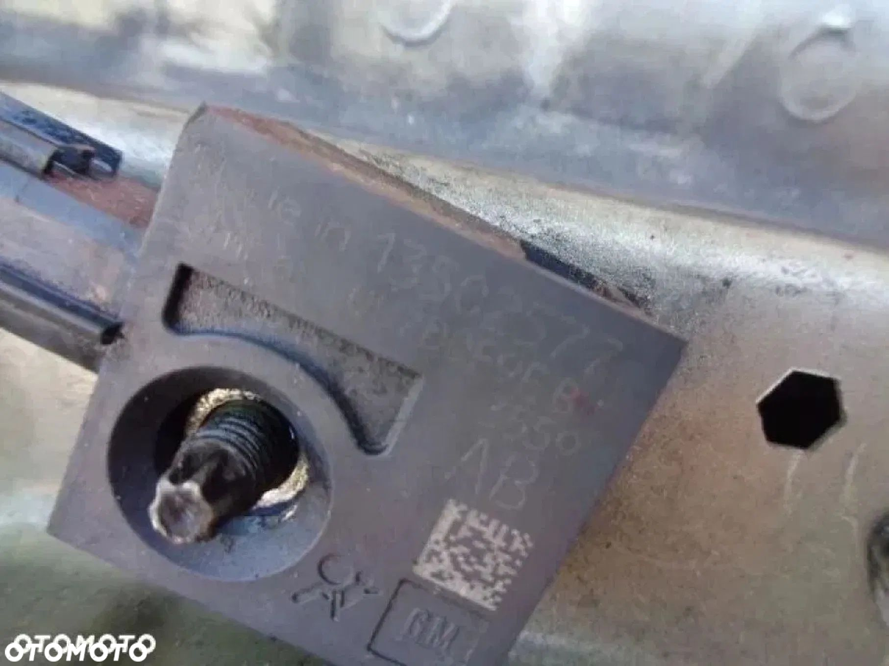 Opel Astra J IV Pas Przedni Górny Wzmocnienie Osłona 13302703 - 9
