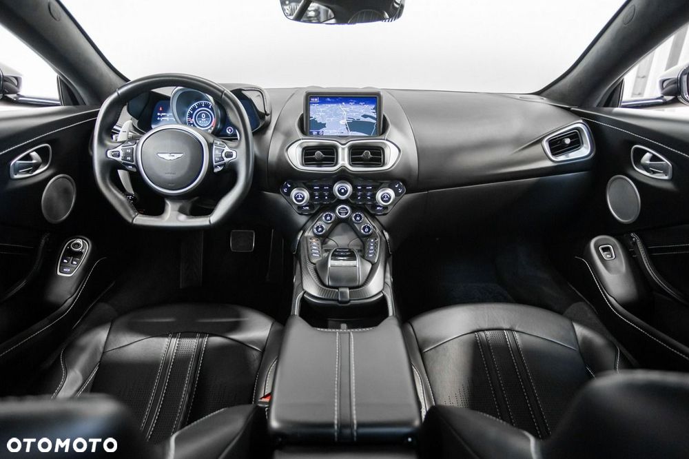 Aston Martin Vantage - 24