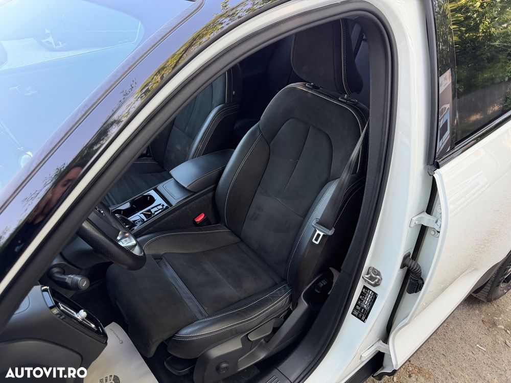 Volvo XC 40 D4 AWD R-Design - 14
