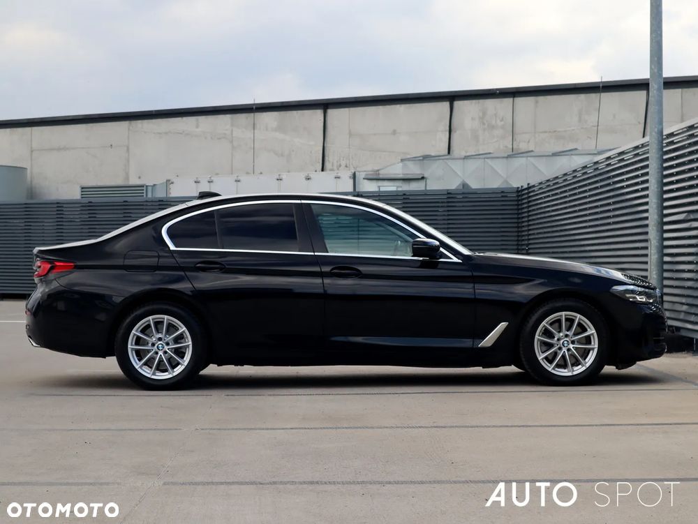 BMW Seria 5 518d mHEV - 8