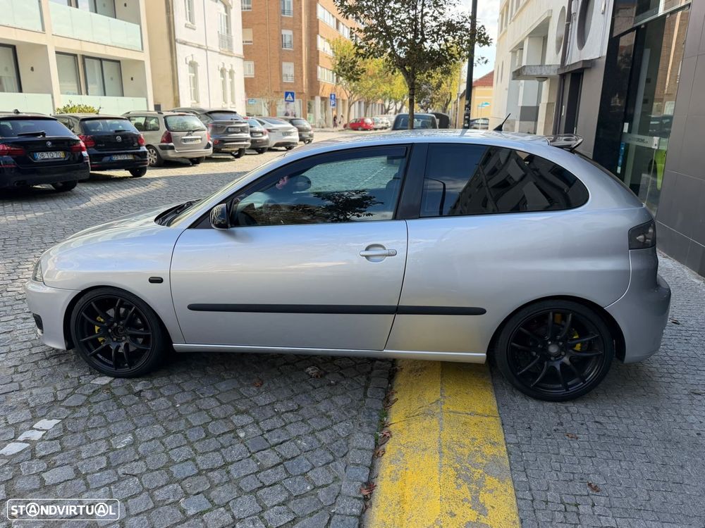 Seat Ibiza 2002 photo 2