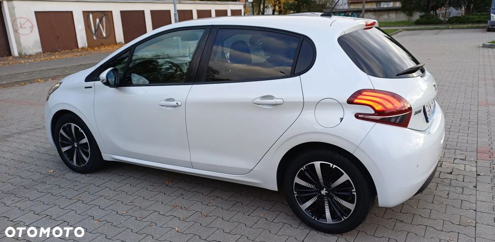 Peugeot 208 - 2