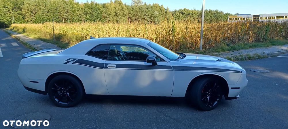 Dodge Challenger - 8