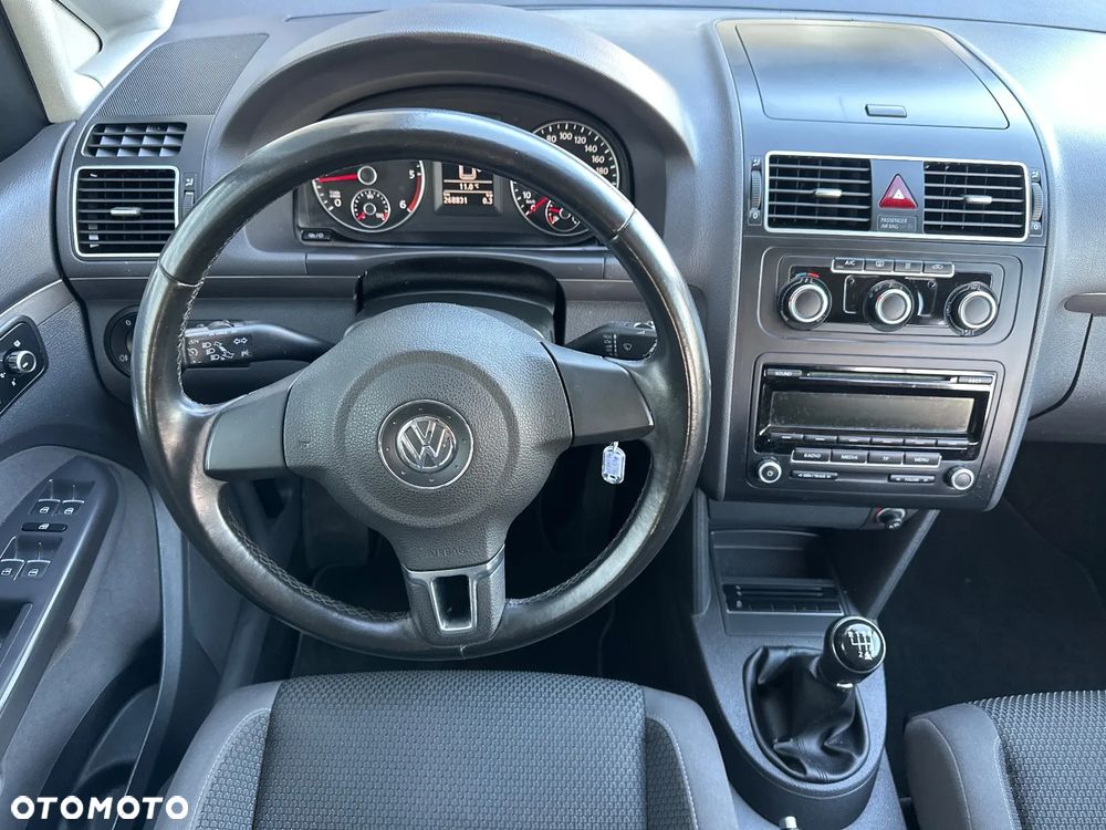 Volkswagen Touran - 25