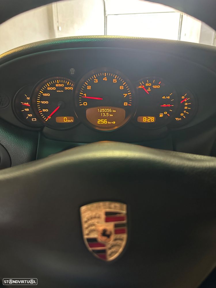 Porsche 911 (996) Carrera 4 - 40
