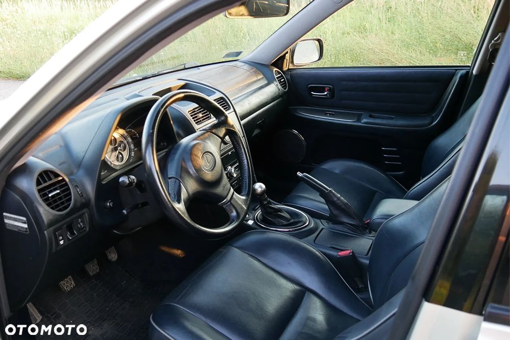 Lexus IS 200 SportCross - 10