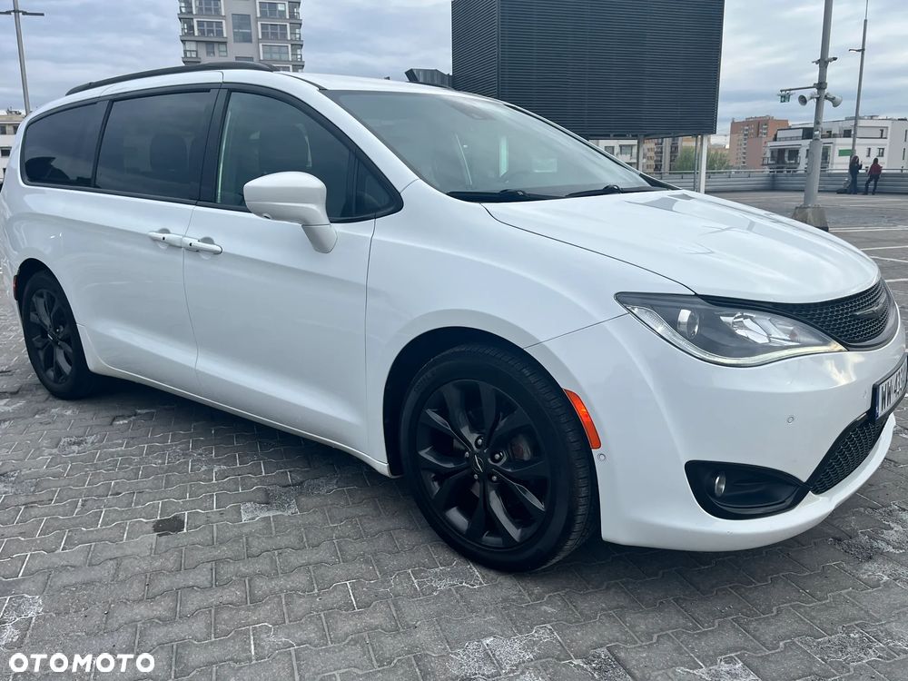 Chrysler Pacifica - 6
