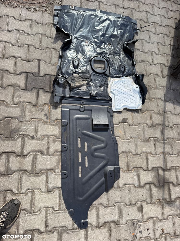 Osłona pod silnik skrzynie osłony pod auto e81 e87 bardzo ładna ! - 1