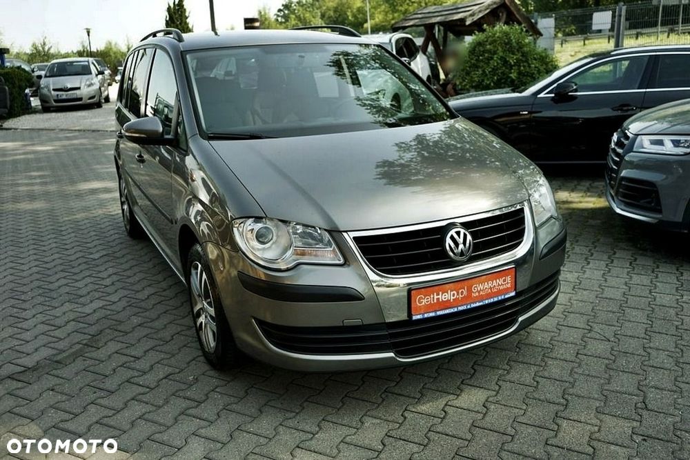 Volkswagen Touran - 11