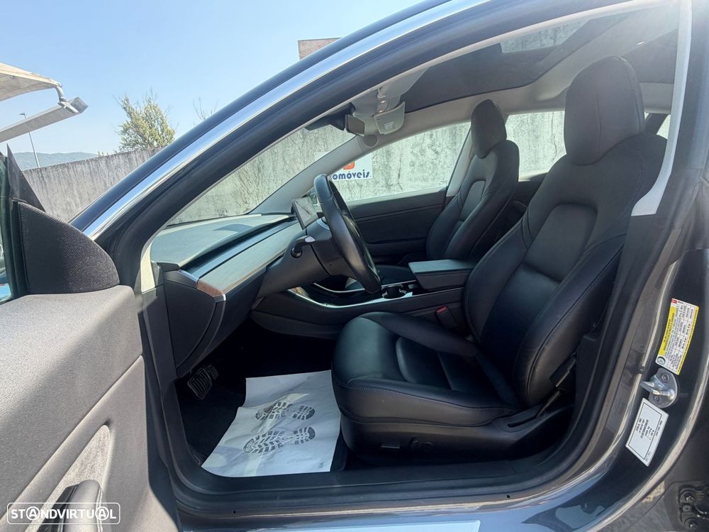 Tesla Model 3 Long-Range Dual Motor AWD — fotografia 10