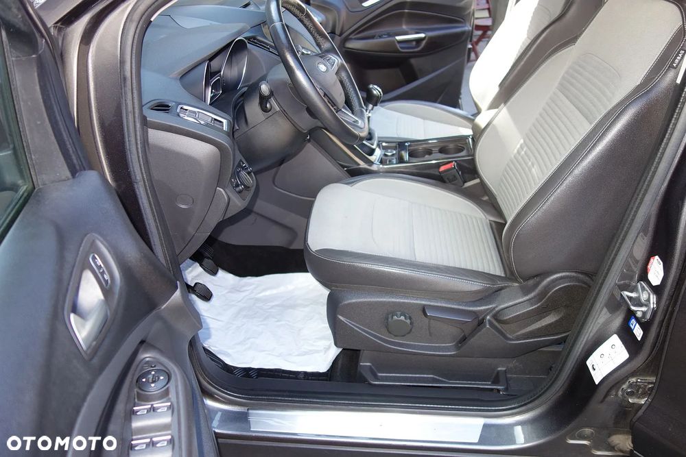 Ford Kuga 2.0 TDCi 4x4 Titanium - 28