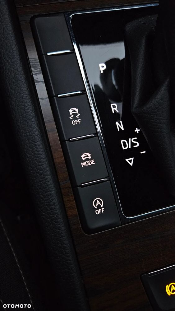 Skoda Superb 2.0 TDI SCR 4x4 Scout DSG - 24