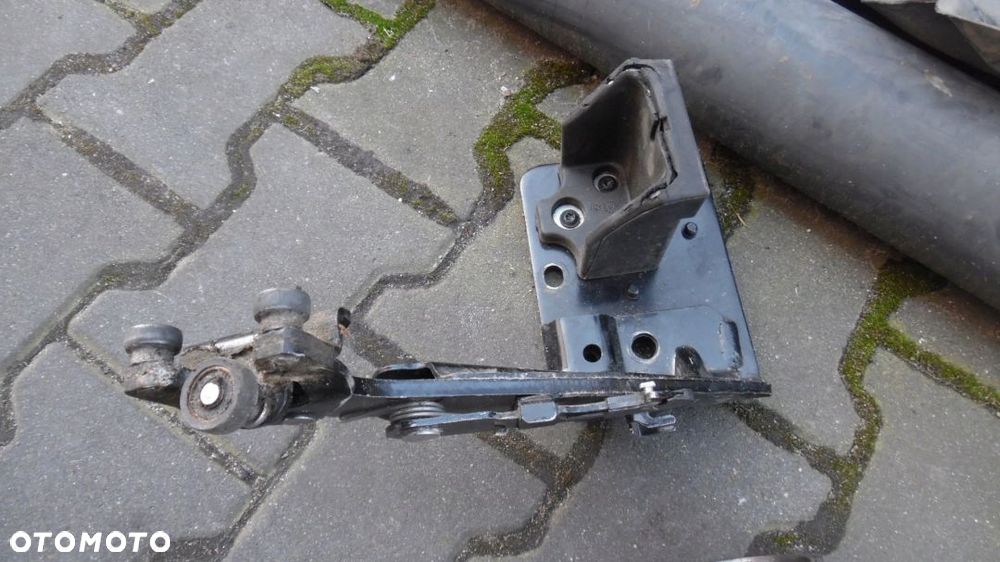 Rolka drzwi bok dolna Renault Master III - 1