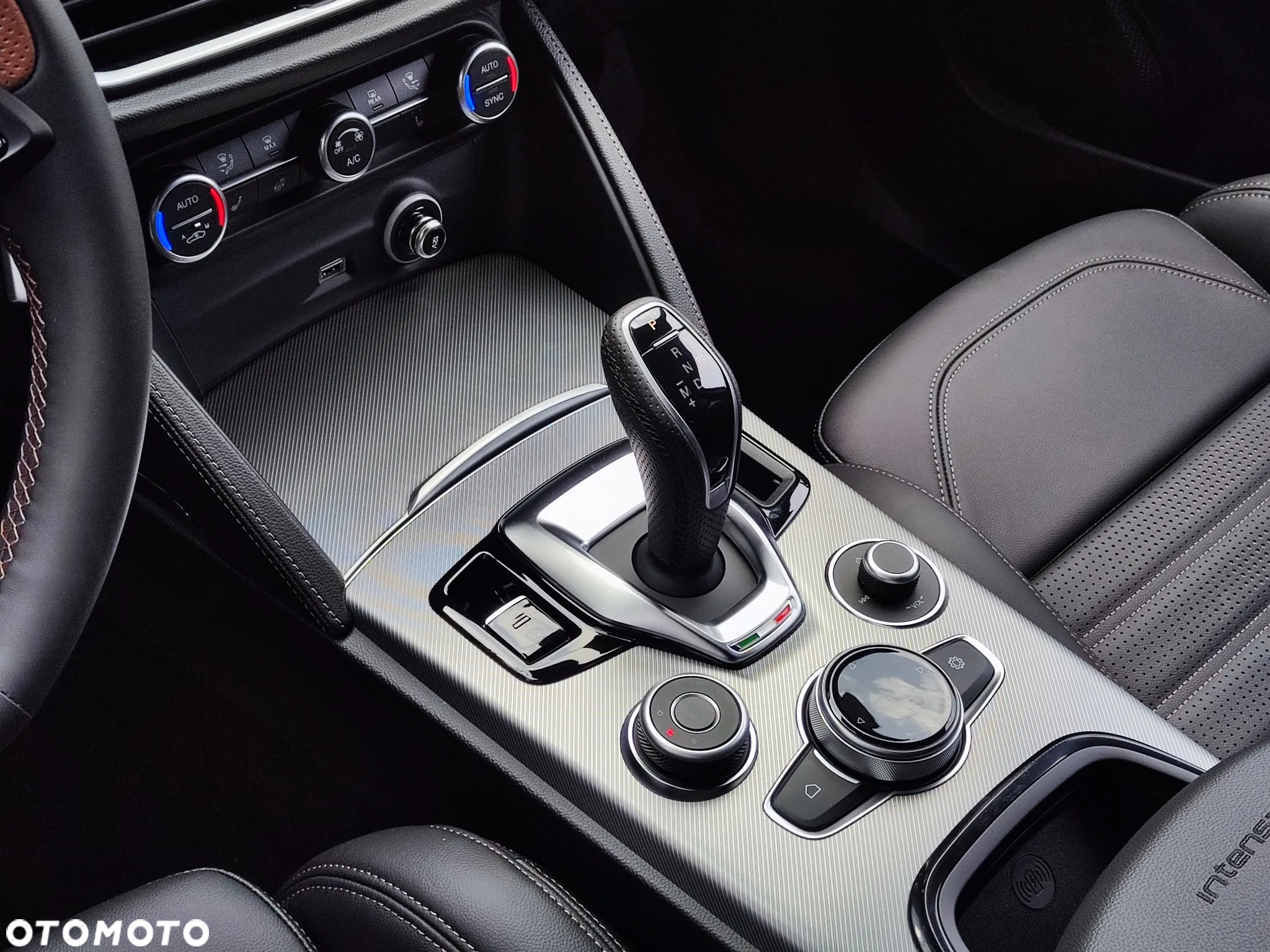 Alfa Romeo Stelvio 2.0 Turbo Intensa Q4 - 17