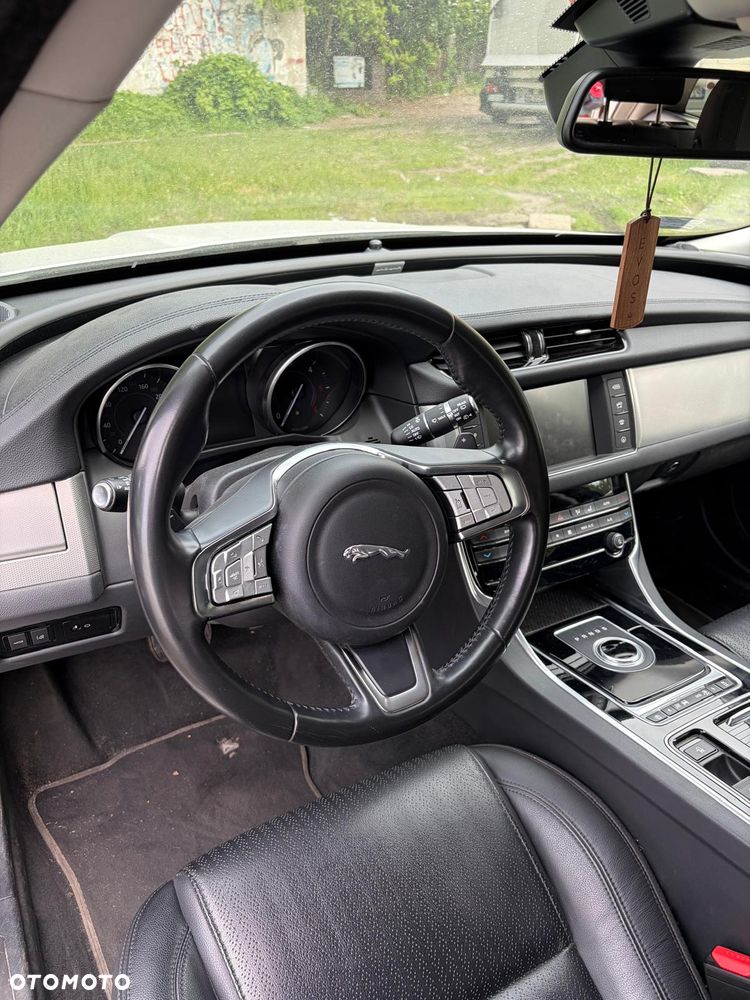 Jaguar XF 2.0 i4D Prestige - 17