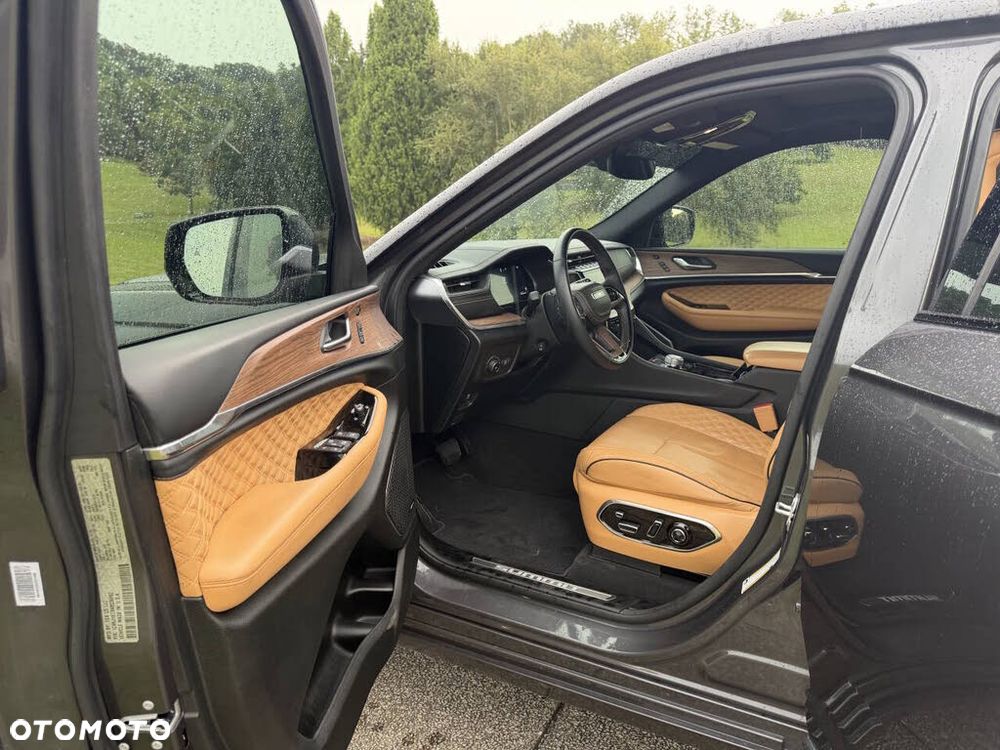 Jeep Grand Cherokee - 25