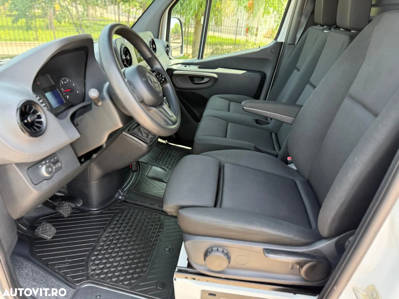 Mercedes-Benz Sprinter - 14