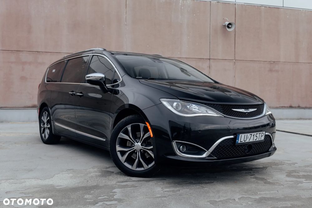 Chrysler Pacifica - 1