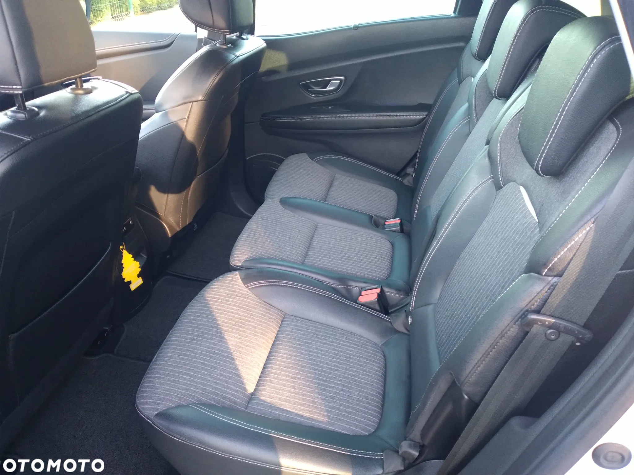 Renault Scenic ENERGY TCe 140 EDC INTENS - 16