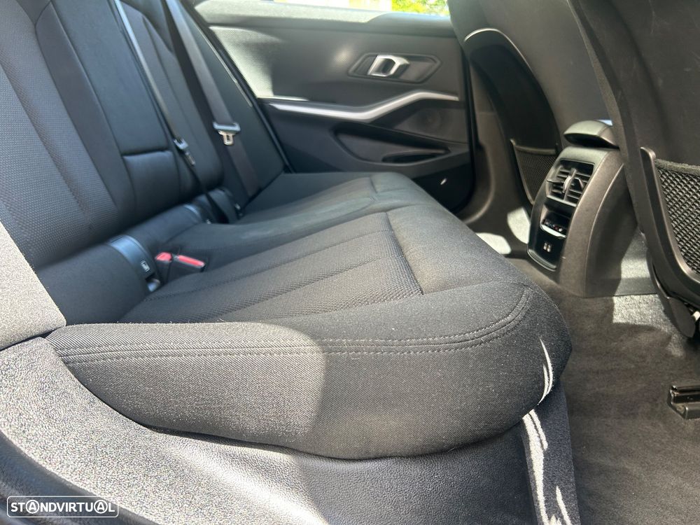 BMW 320 d Auto - 43