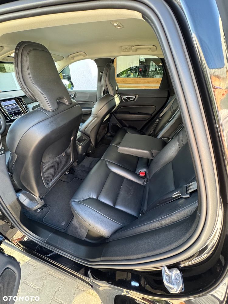 Volvo XC 60 B4 B Plus Dark - 15