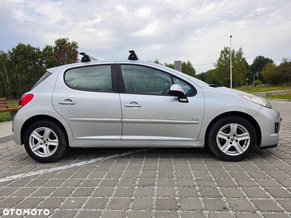 Peugeot 207 2010 photo 5