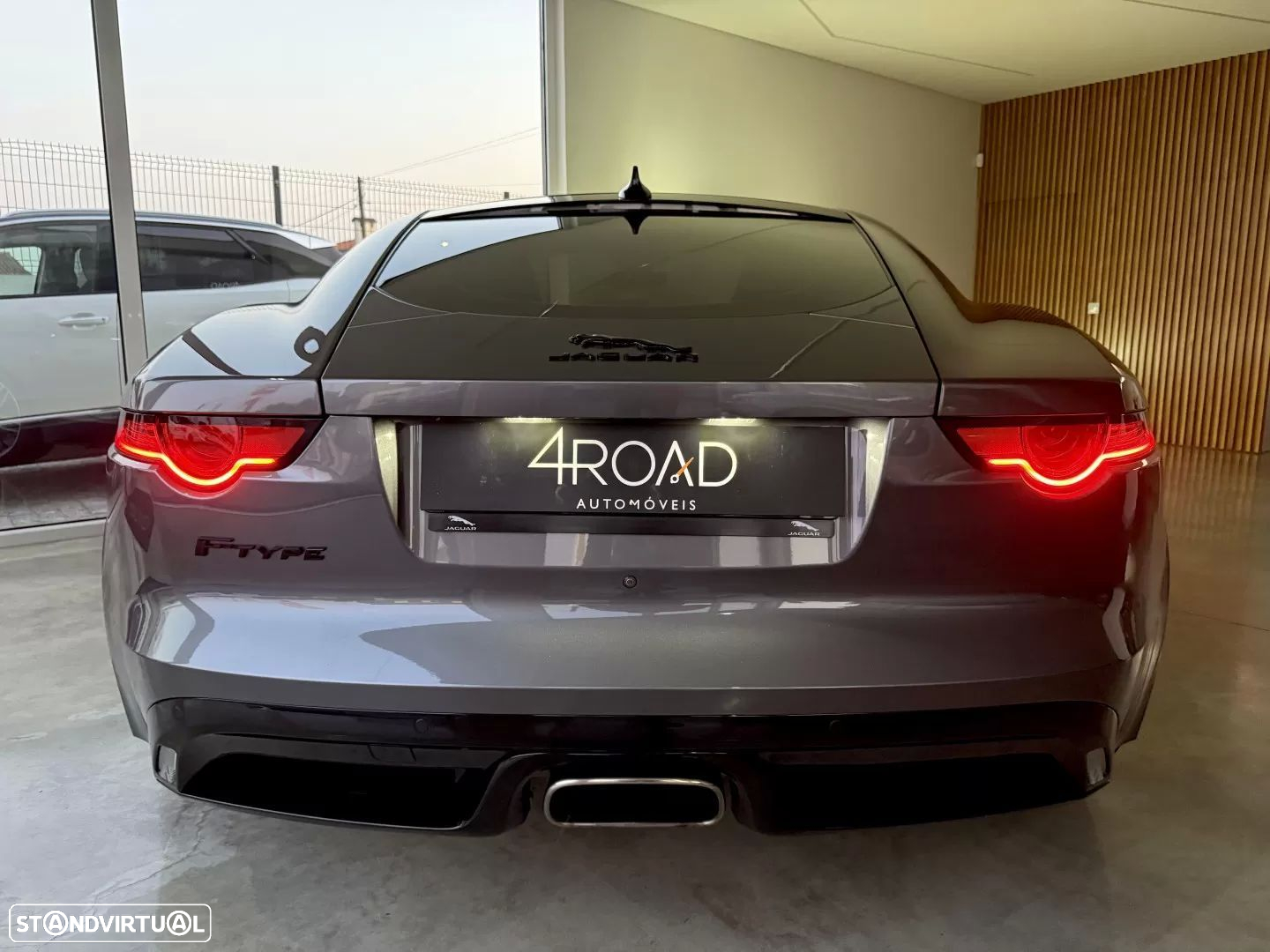 Jaguar F-Type 2.0 i4 R-Dynamic Black - 12