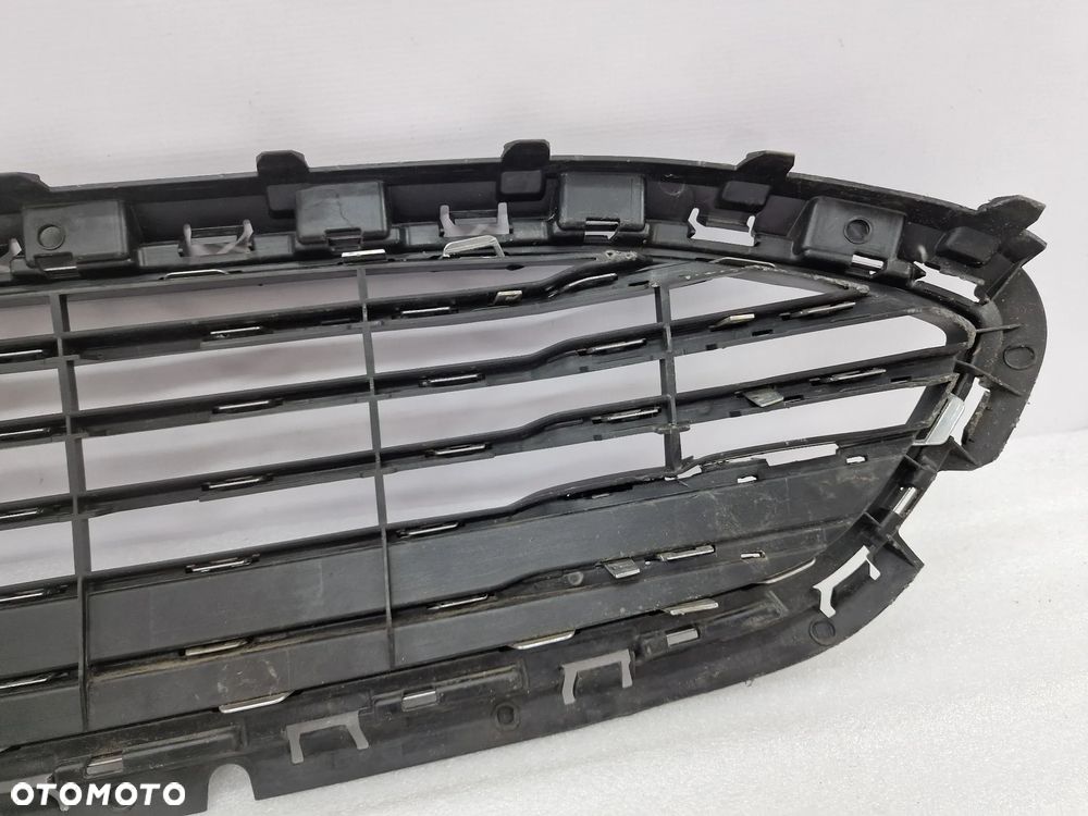 FORD FIESTA MK8 17- ATRAPA / GRILL / KRATKA ŚRODKOWA ZDEZRAKA PRZEDNIEGO PRZÓD , NR H1BB-8200-B , NR AUKCJI KR240 - 12