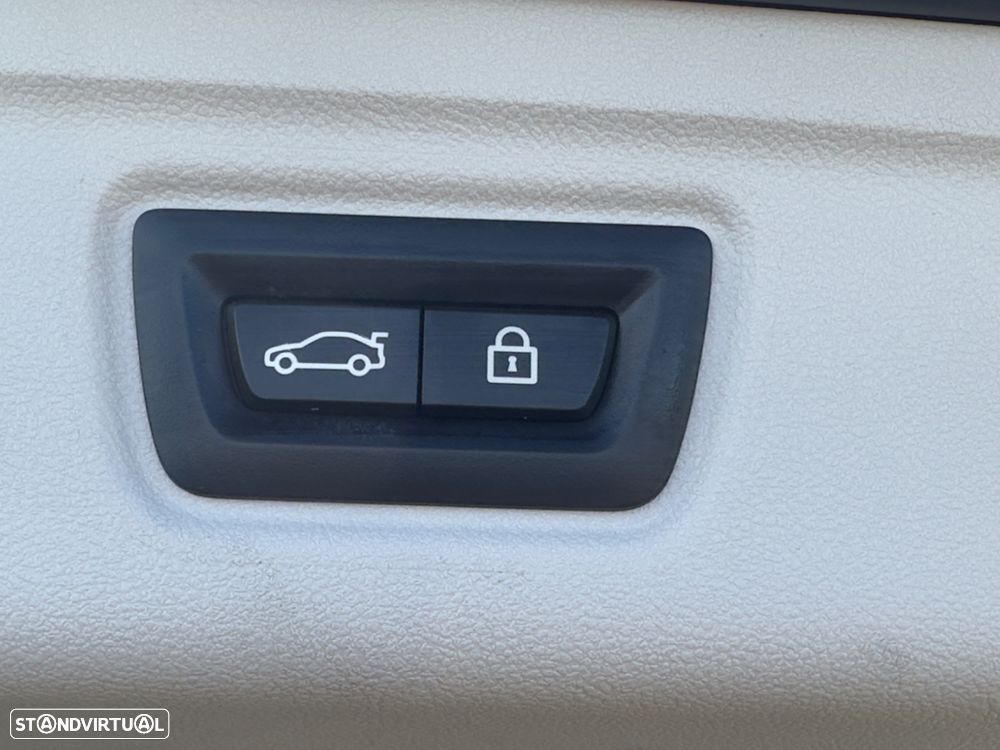 BMW 320 e Touring Aut. Luxury Line - 42