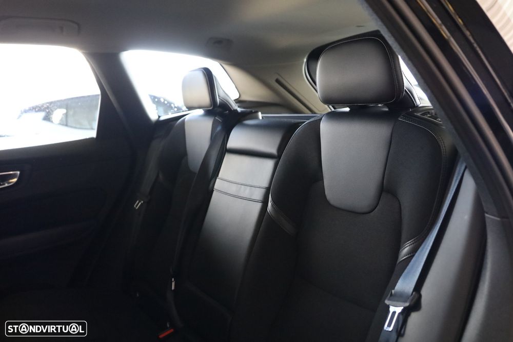 Volvo XC 60 2.0 D4 Momentum Geartronic - 10