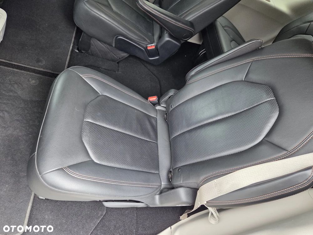 Chrysler Pacifica - 28