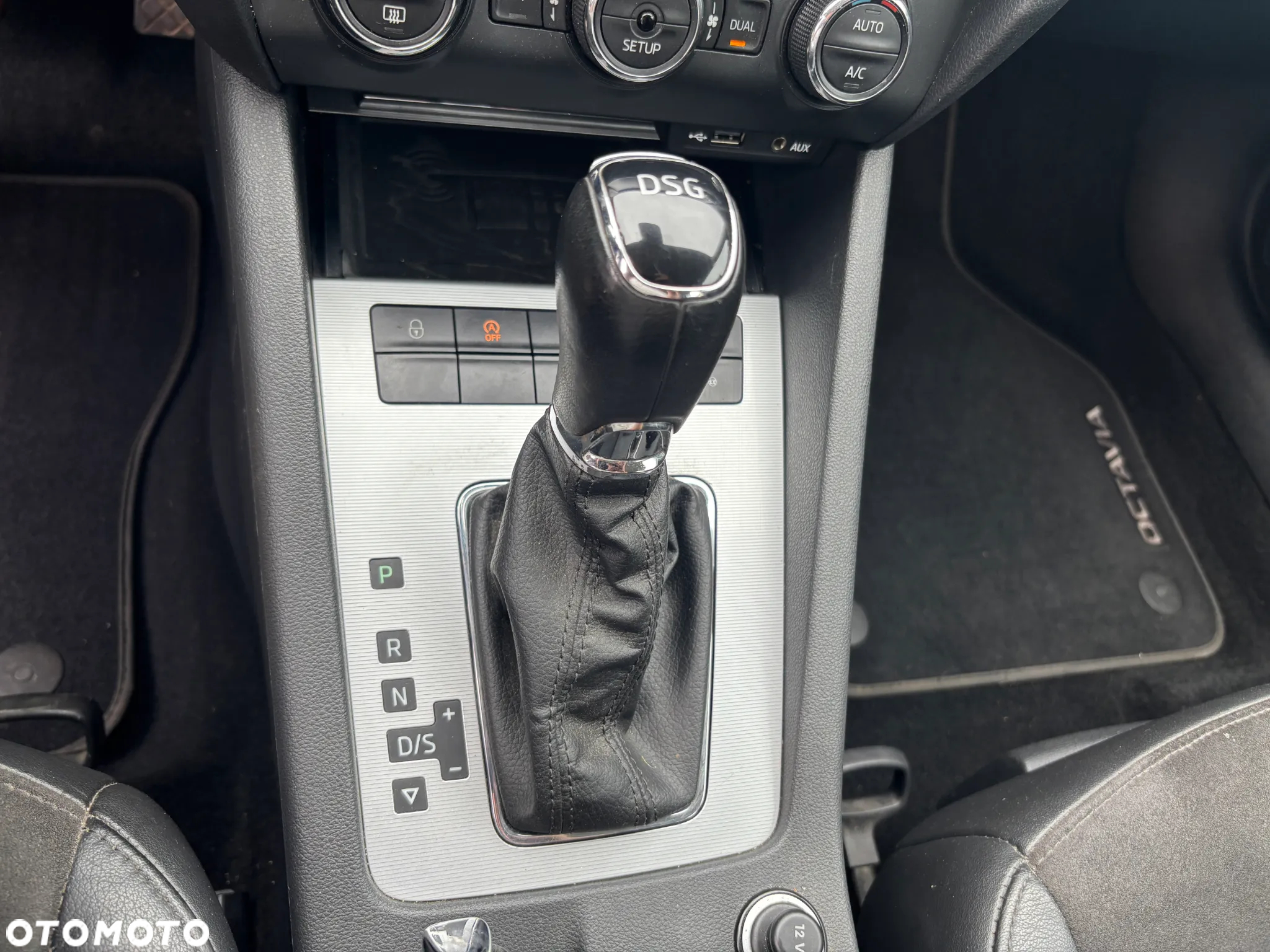 Skoda Octavia Combi 2.0 TDI DSG L&K - 14